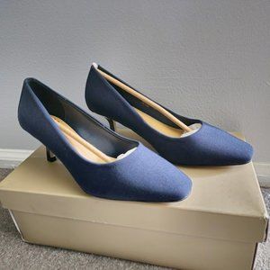 Donald Pliner Corinad pumps, US size 6.5, new